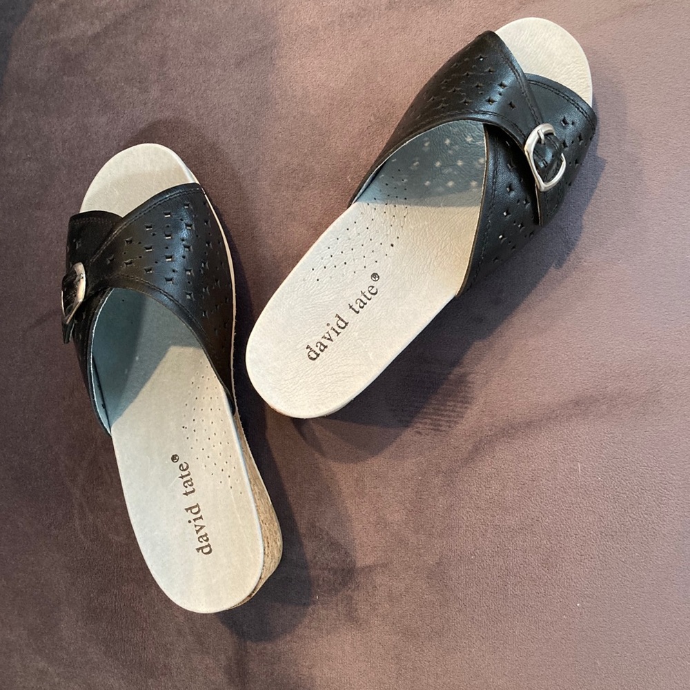 Leather padded sandal